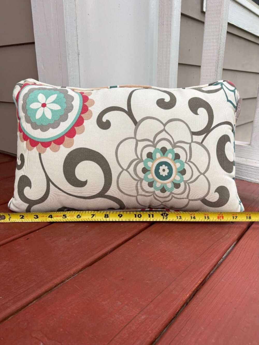 Pillow Perfect Outdoor Lumbar Throw Pillows Set of 2 Floral Scroll Pattern 18x11 - Picture 10 of 11
